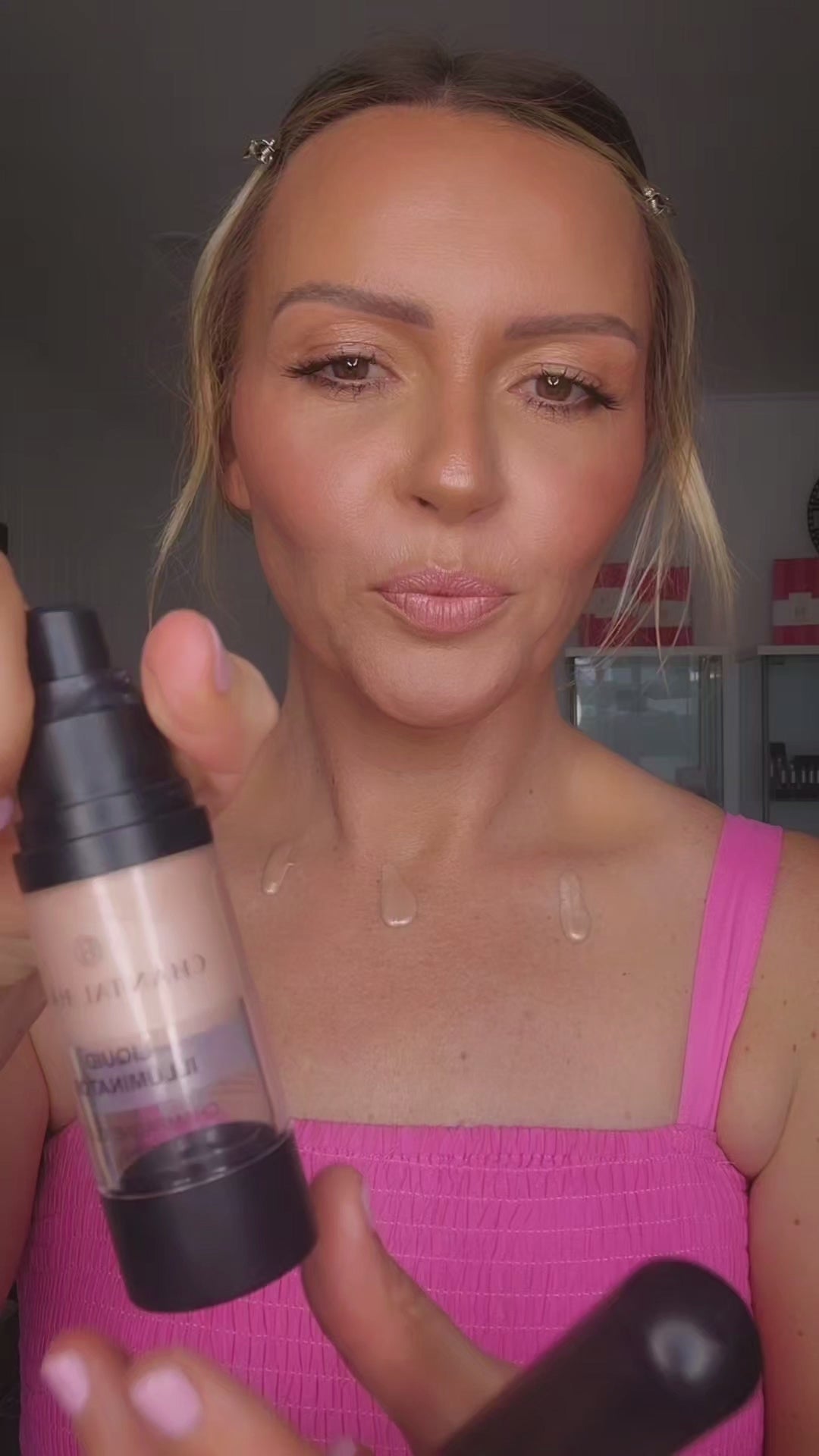 Chantal Hart using liquid mineral Illuminator on decolletage with a makeup brush 